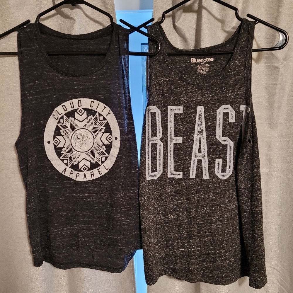 Bundle of 4 tanks